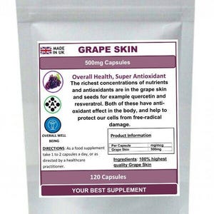 Op de afbeelding: Een witte zak met een paars label waarop "GRAPE SKIN 500mg Capsules" staat. Het label bevat ook informatie over de gezondheidsvoordelen van het product, de ingrediënten en de gebruiksaanwijzing. De zak bevat 120 capsules.