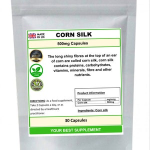 Könnte beinhalten: Eine weiße Tasche mit einem grün-weißen Etikett, auf dem "CORN SILK 500mg Capsules" steht. Das Etikett enthält auch Informationen über das Produkt, wie z. B. die Zutaten, die Anwendungshinweise und Produktinformationen. Die Tasche wird in Großbritannien hergestellt und ist ein Produkt von höchster Qualität.