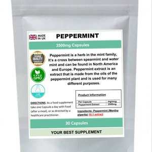 Può includere: Busta bianca di "PEPPERMINT 3500mg Capsules" con informazioni sull'estratto di menta piperita. La confezione presenta etichette "MADE IN UK" e "FREE GMO", oltre a informazioni sul prodotto e istruzioni per l'uso.