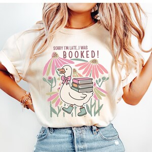 Funny Book Lover Shirt Cute Bookworm Graphic Tee Reading Shirt for Women Librarian Gift Book Club T-Shirt Reader Tee Gift for Bibliophiles