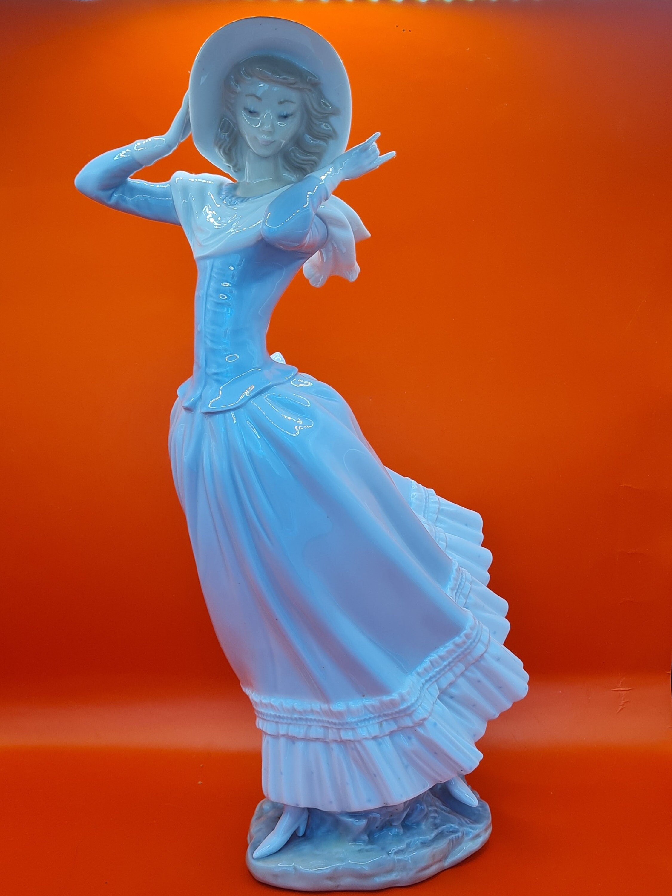 Lladro Spring Breeze 4936 Porcelain Figurine