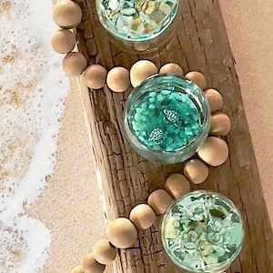 Sea Turtle Shot Glass – Coastal Ocean Barware with Turtle Charm & Resin Waves, Beach Lover Gift, Nautical Shot Glass, Ocean Animal Decor