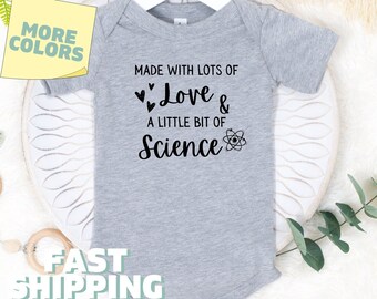 Made With Love and Science Baby Onesies® Baby Geschenk Niedliche IFV Baby Kleidung Personalisierte Body Miracle Baby Benutzerdefinierte Niedliche Babyparty 942