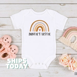 Auntie's Bestie Onesies® Auntie Baby Shirt Baby Shower Gift Custom Baby Bodysuit Pregnancy Announcement Kids shirt Personalized Rainbow 186