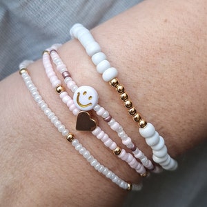 Set Bunte Perlenarmbänder Smiley Herz Gold rosa weiß