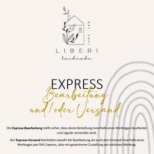 Könnte beinhalten: Eine Grafik mit dem Text "EXPRESS Bearbeitung und loder Versand" in goldenen Buchstaben auf weißem Hintergrund. Der Text ist von einem grau-weißen Regenbogenmuster umgeben. Der Text "LIBERI handmade" befindet sich über dem Regenbogenmuster. Der Text "Est. 2021" befindet sich rechts neben dem Haussymbol.