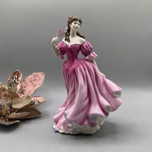 ロイヤルドルトン 1999年 フィギュリンオブザイヤー ローレン Lauren il_300x300.7554554637_4k0c.jpg