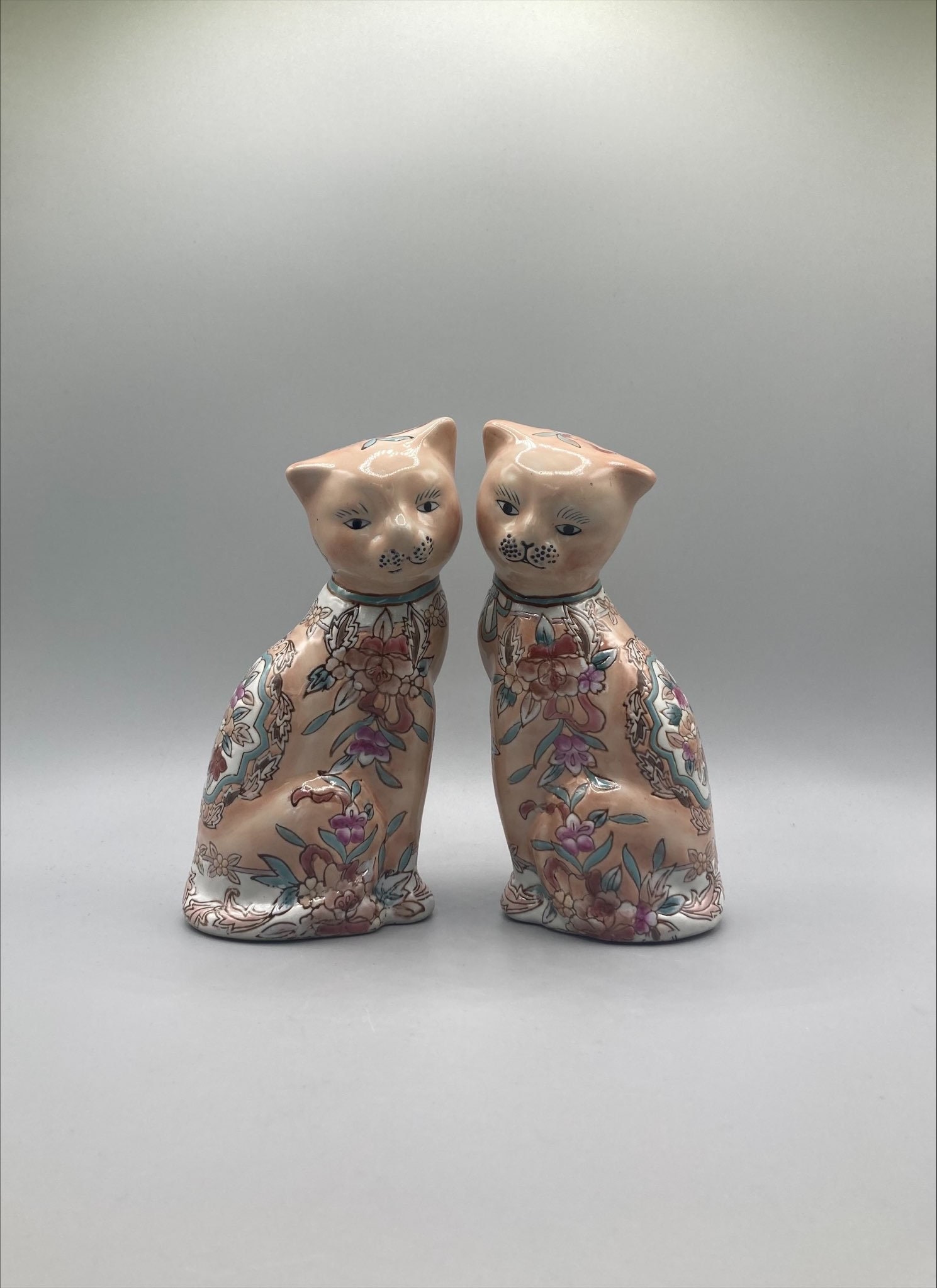 ヴィンテージ中国猫の置物：手描きの花柄磁器装飾 - Etsy 日本