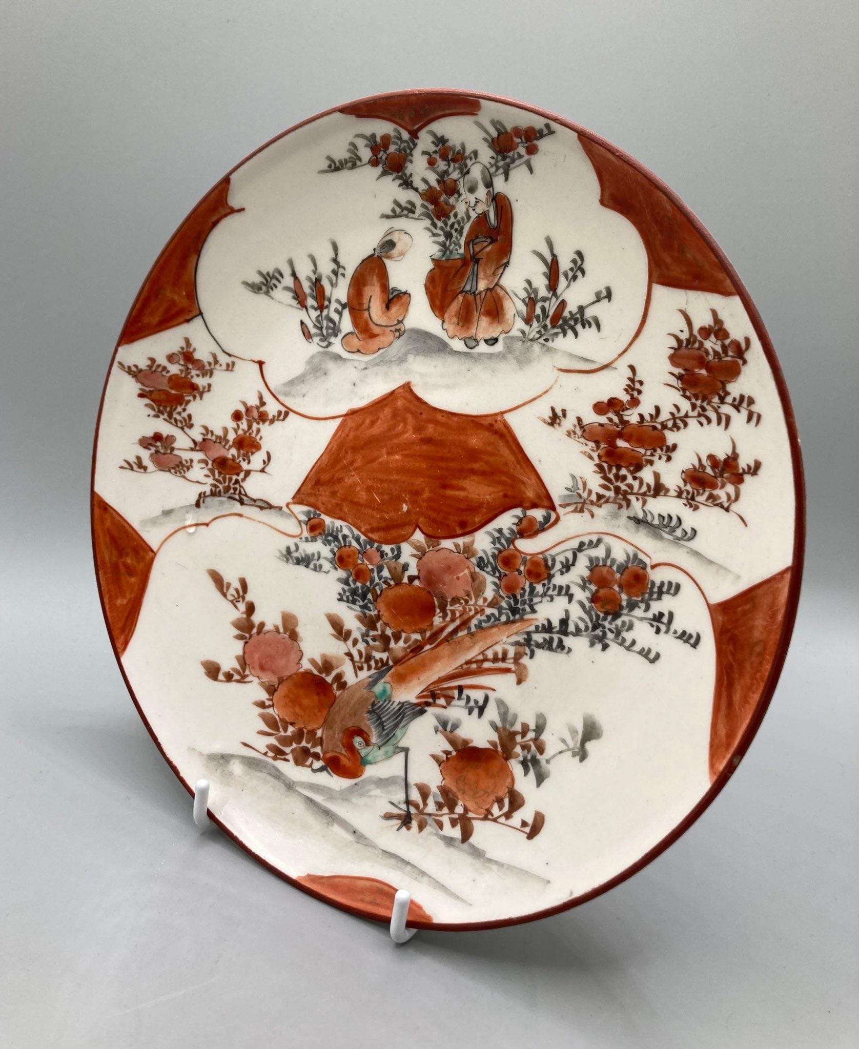 アンティーク九谷皿: 明治時代の日本磁器皿、赤絵手描きデザイン、22 