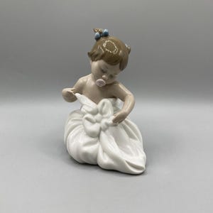Nao by Lladro Figurine – Baby Girl &quot;My Blanky&quot; #1337, Baby decor gift, Nursery decor.