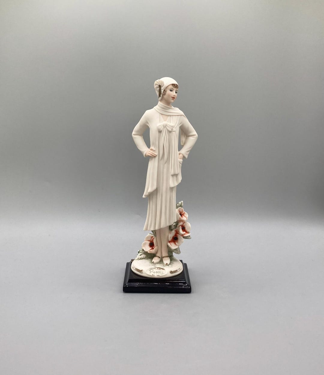 Italian Giuseppe Armani Figurine / Florence Lady With Poppies