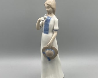 REX Valencia Porcelain Figurine: Girl With Bird, Spanish Home