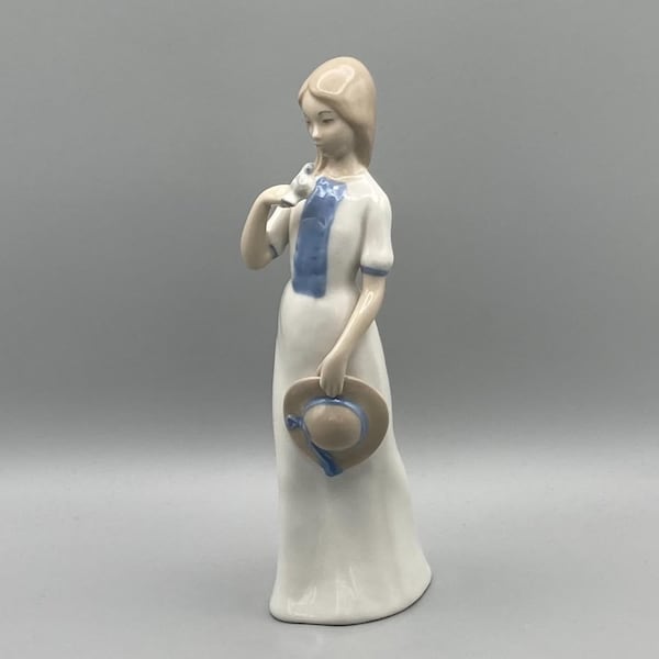 REX Valencia Figurine, Girl with a Bird Figurine, Spanish Porcelain Figurine, Hand made Figurine, Home deco, Shelf Deco, Gift Idea