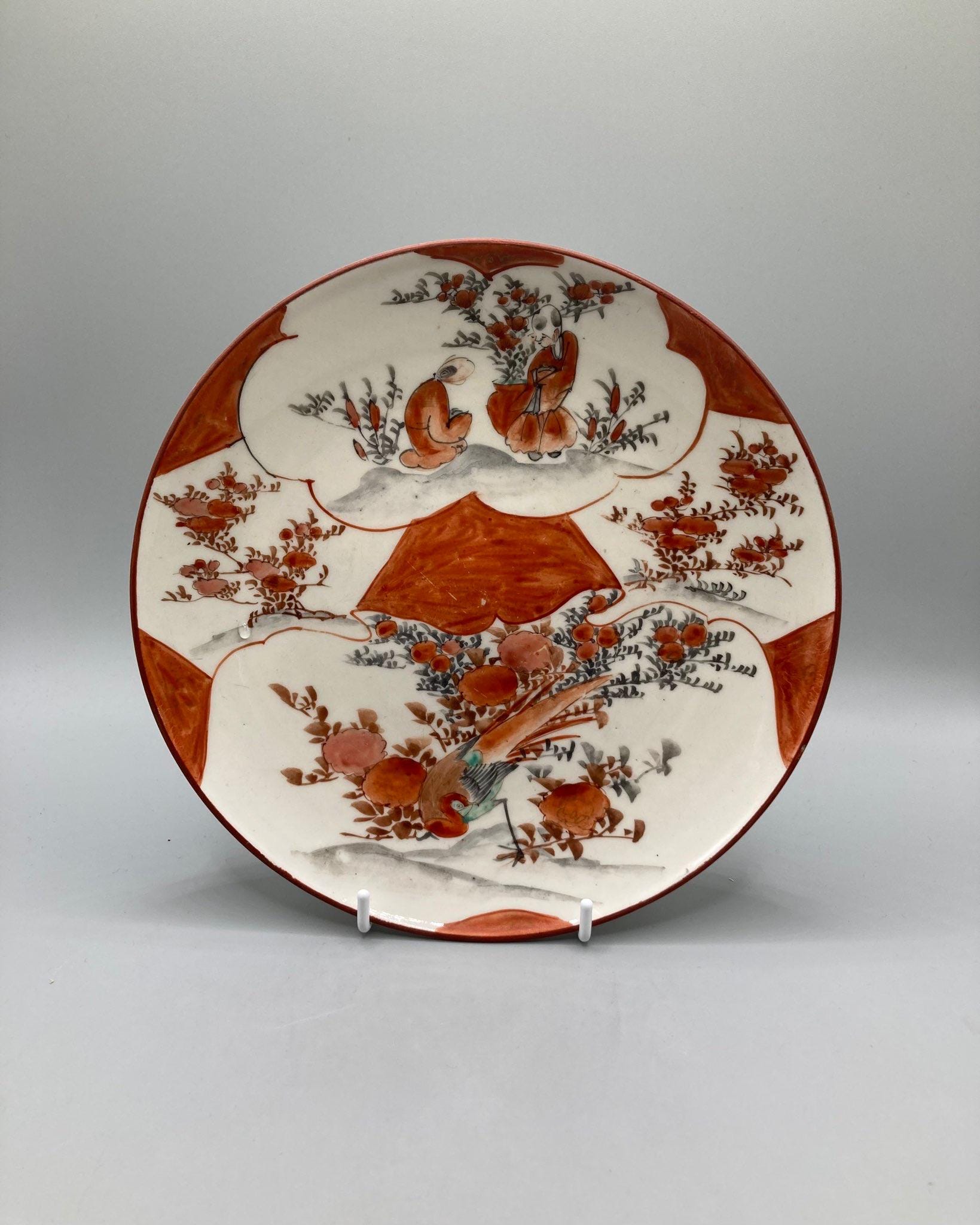 アンティーク九谷皿: 明治時代の日本磁器皿、赤絵手描きデザイン、22