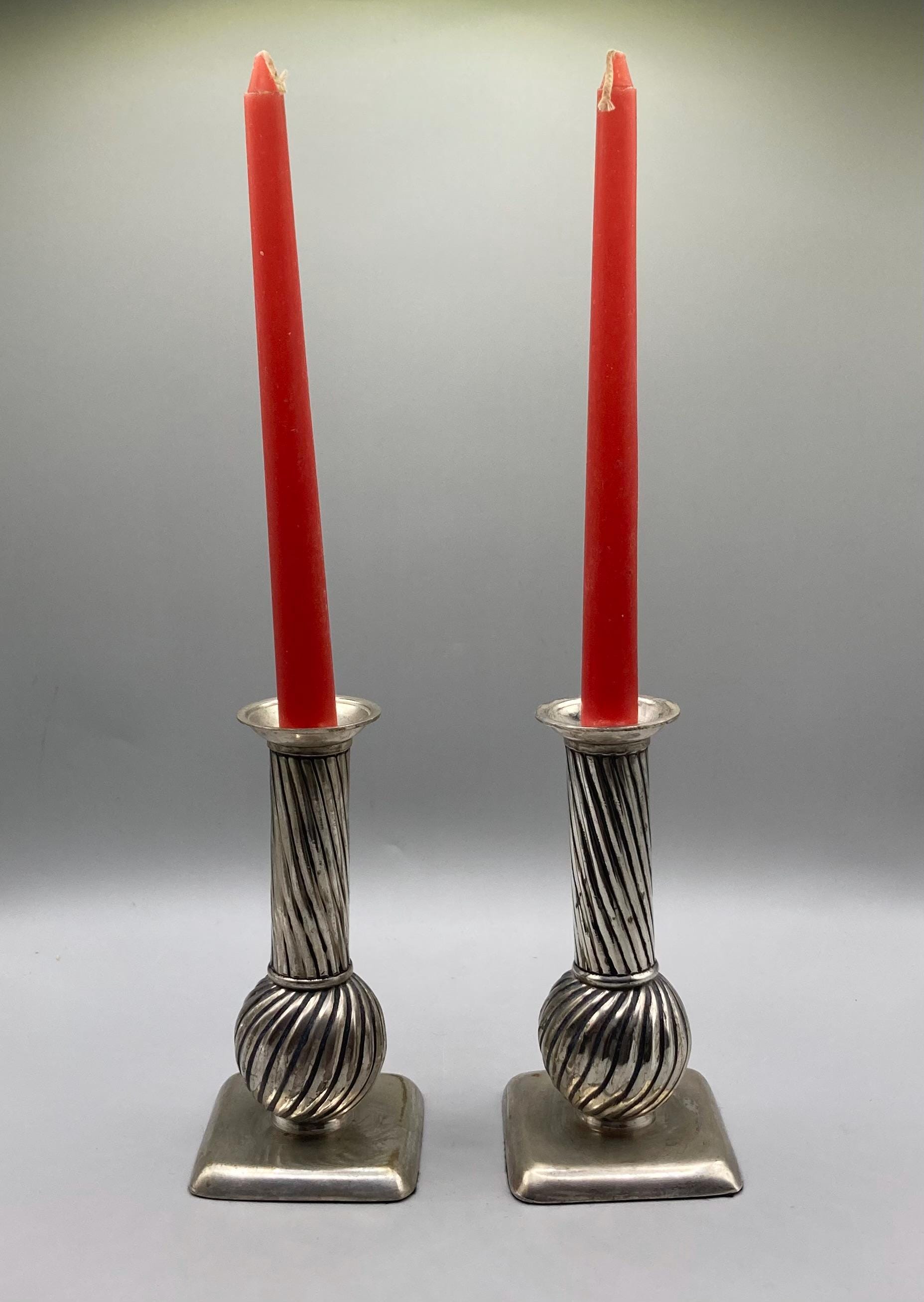 アンティークシルバーメッキのキャンドルホルダーのペア、シャビー