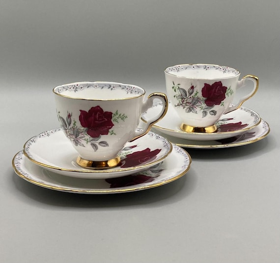 Roses To Remember ロイヤルスタッフォード　ティーカップ　トリオ Set of Two Tea Trio, Royal Stafford Roses to Remember Tea