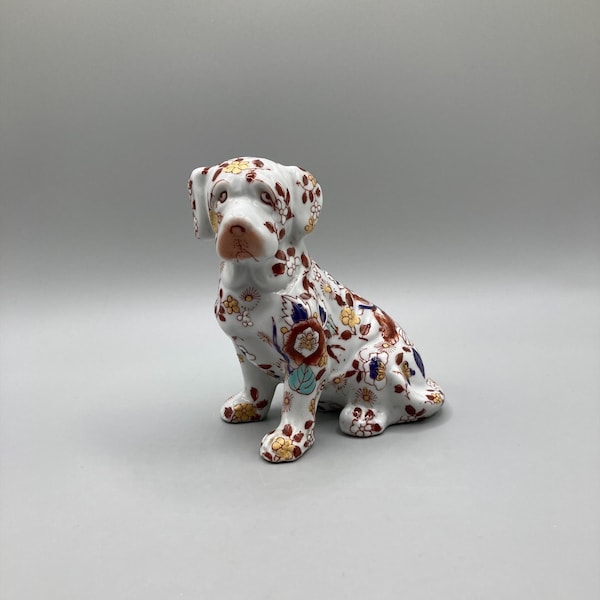 Figurine chien japonais en porcelaine Imari, chien en porcelaine, chien déco japonais, chien déco émaillé, objet déco Imari, idée cadeau.