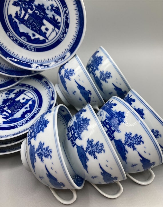 ヴィンテージ中国製青白茶カップセット：柳模様、エレガントな食器 