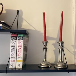 Par vintage Ianthe silverpläterade ljusstakar – utsmyckade blommor