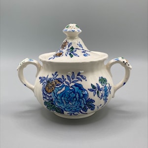 Mason&#39;s Ironstone Belvedere Sugar Bowl / Blue Floral, Made in England