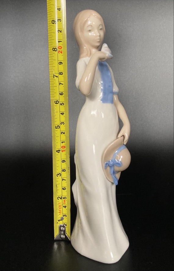 REX Valencia Porcelain Figurine: Girl With Bird, Spanish Home
