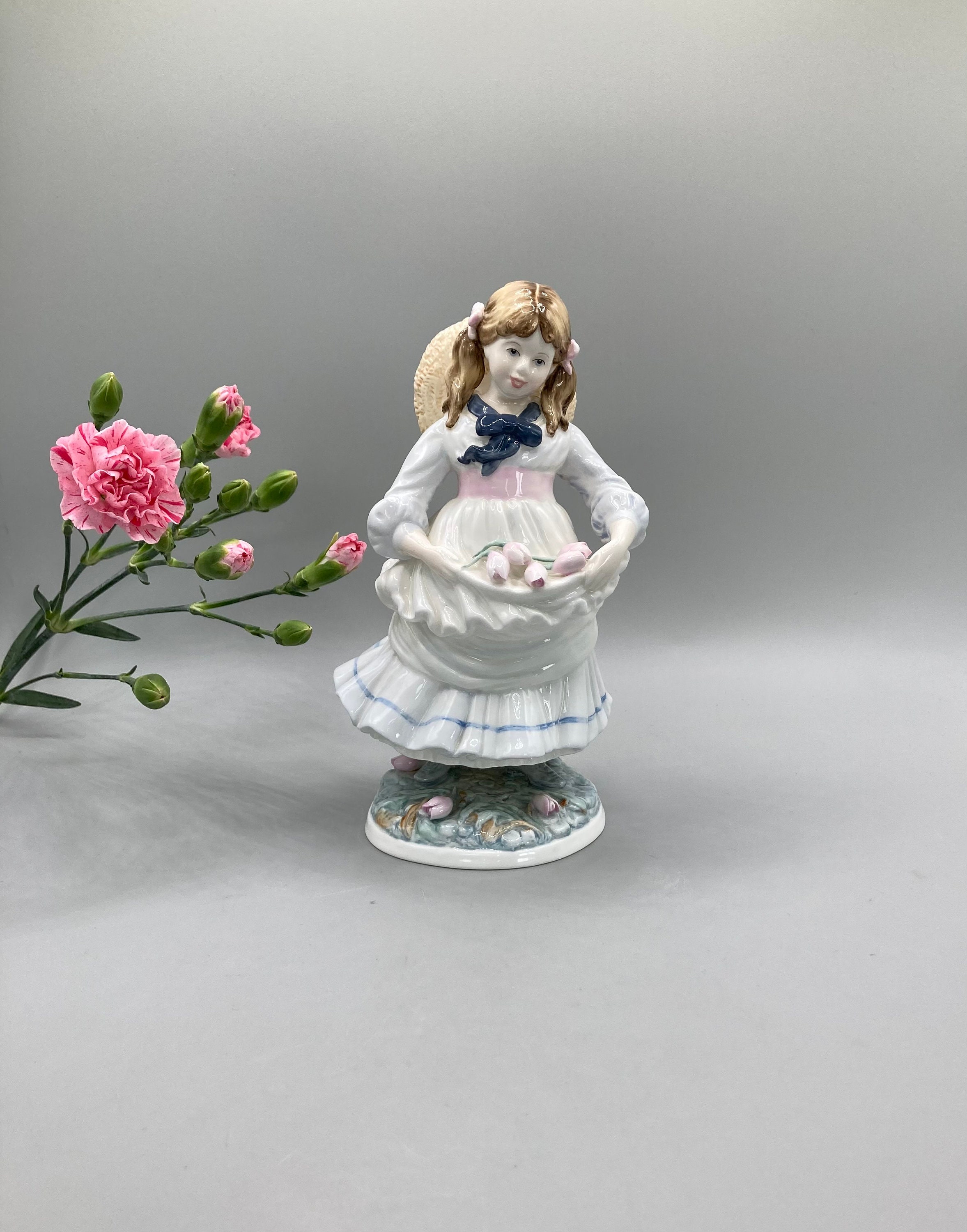 COALPORT 人形 Vintage Coalport Bone China Figurine: Childhood Joys Limited