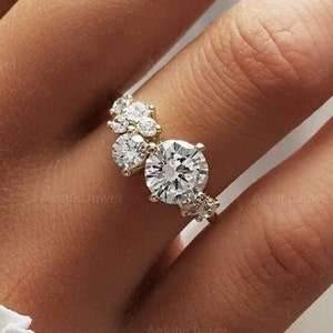 Round Diamond Cluster Ring/Cluster Moissanite ring/Multi-Stone Diamond Ring/Moissanite Cluster Engagement Ring/Unique Cluster Ring For Gift