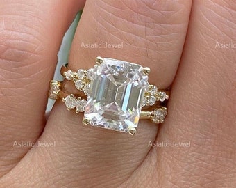 Set di anelli nuziali a grappolo di Moissanite con taglio smeraldo, set di anelli di nozze in oro giallo massiccio 14K, fascia abbinata, set di anelli di fidanzamento, regalo per lei