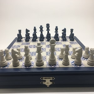 Caja de ajedrez de madera con diseño de mosaico / Piezas de ajedrez de poliéster pintadas con una técnica especial / Fácil de transportar / Juego mental / Diseño personalizado para usted