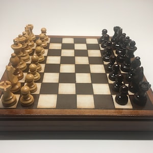 Caja de ajedrez de madera // Piezas de ajedrez de boj // Fácil de transportar // Juego mental y divertido // Diseño personalizado para ti