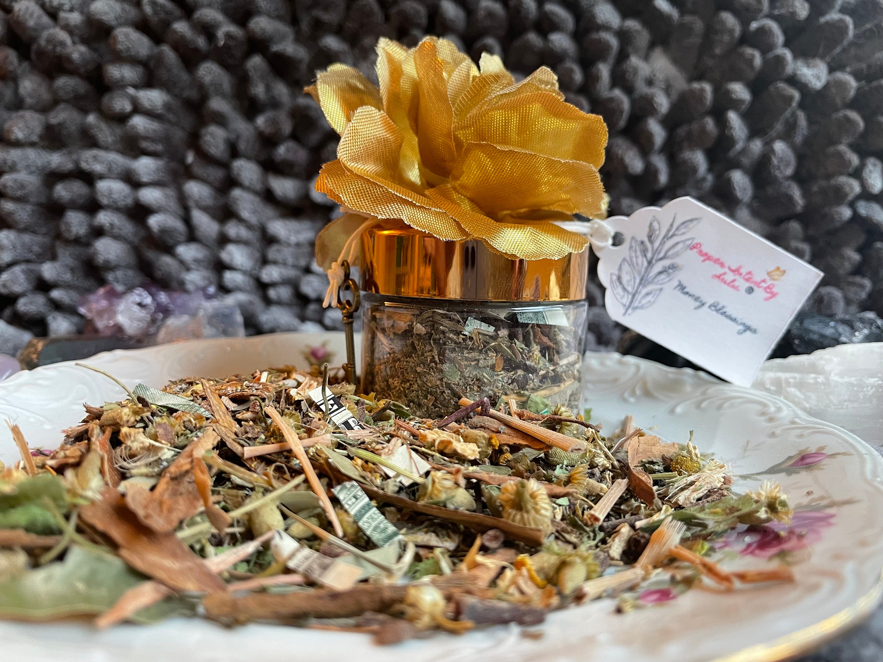 11+ Money Drawing Herbs - RobinaTora