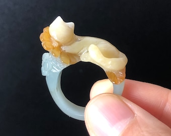 Natural Serpentine Xiu Jade Hand Craved Kitten Cat Flowers Stone Crystal Ring | Tri-colour Blue, Caramel & white | 17.7mm (US 7.5-8)