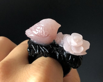 ¡Tamaño personalizado! Anillo de jade serpentino Xiu con pájaro y flor tallados a mano / 16,5 mm (US 6) / Colgante de jade gris, negro y rosa con tallado 3D