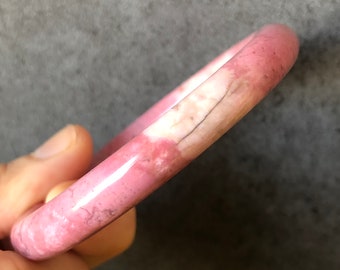 52.7 mm 天然ロードナイト バングル | ローズ ガーデン | ロージー