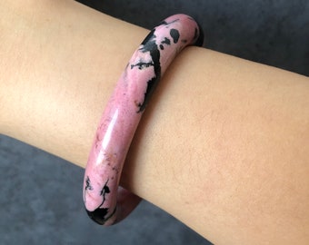 57 mm 高品質天然ロードナイト バングル ブレスレット | ピンクの顆粒