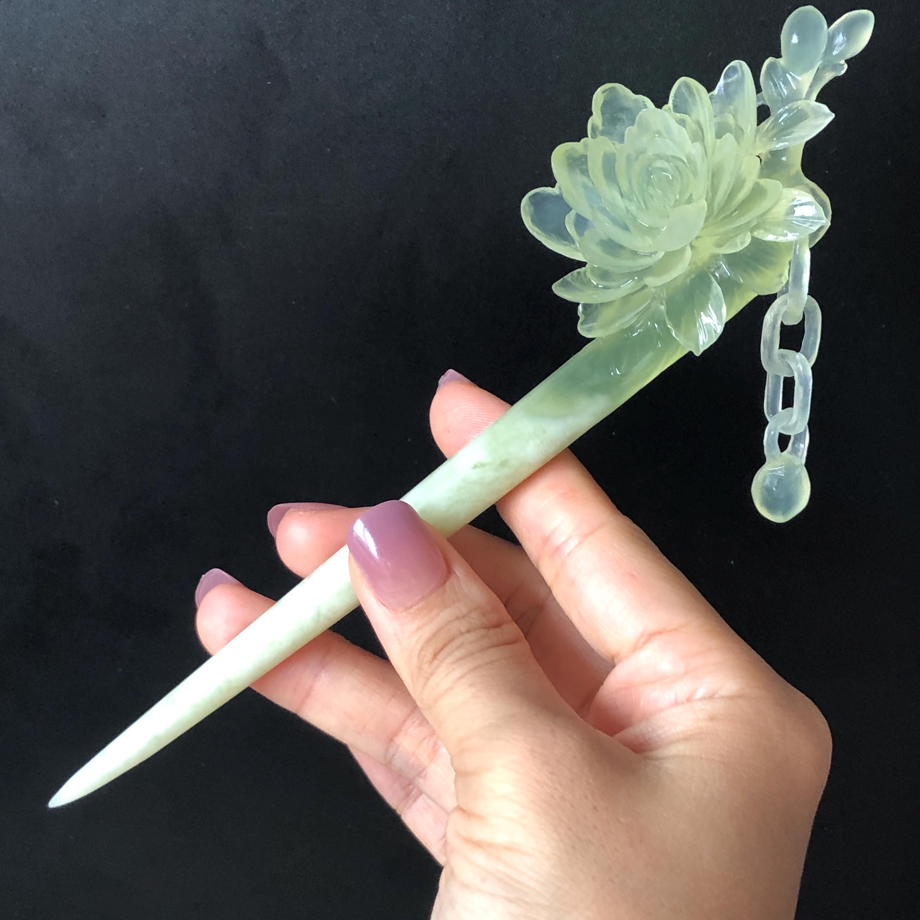 証明書付き天然秀翡翠サーペンタイン手彫り椿花ヘアピン（ぶら下がり