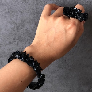 50 mm-64 mm ! Ensemble jonc et bague fleurs Yulan noires sculptées à la main en serpentine de jade Xiu naturelle taille personnalisée | Cadeau personnalisé bracelet en jade noir