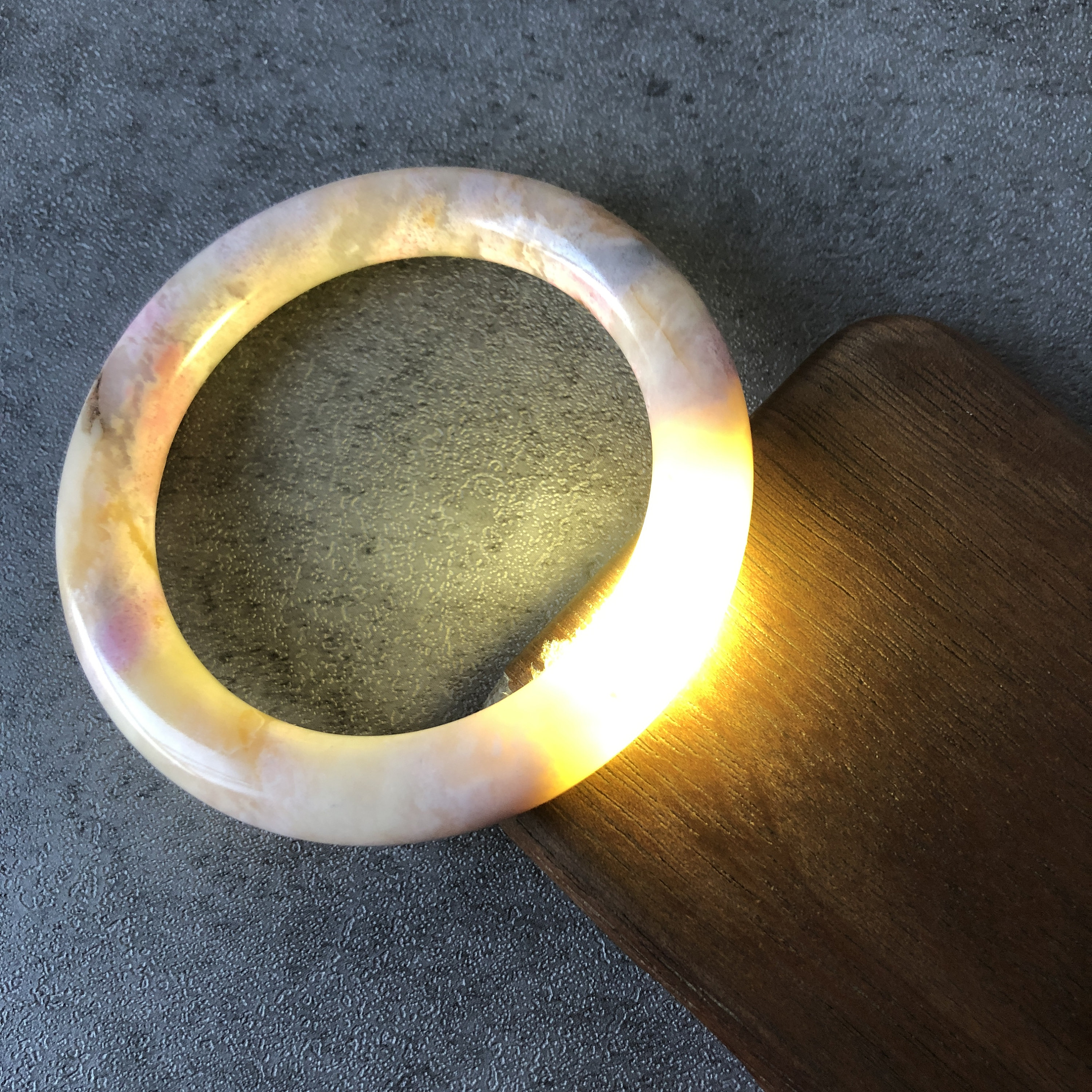 52.8 mm 天然ロードナイト バングル | アイス クイーン | 原石 