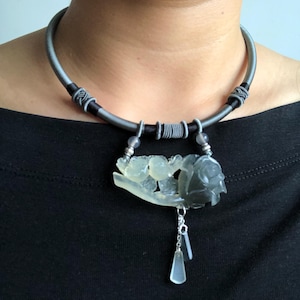 Certified Natural Xiu Jade Serpentine Hand Carved Magpie Birds ＆ Black Rose Pendant Adjustable Vintage Necklace | Black Gray White Gemstone