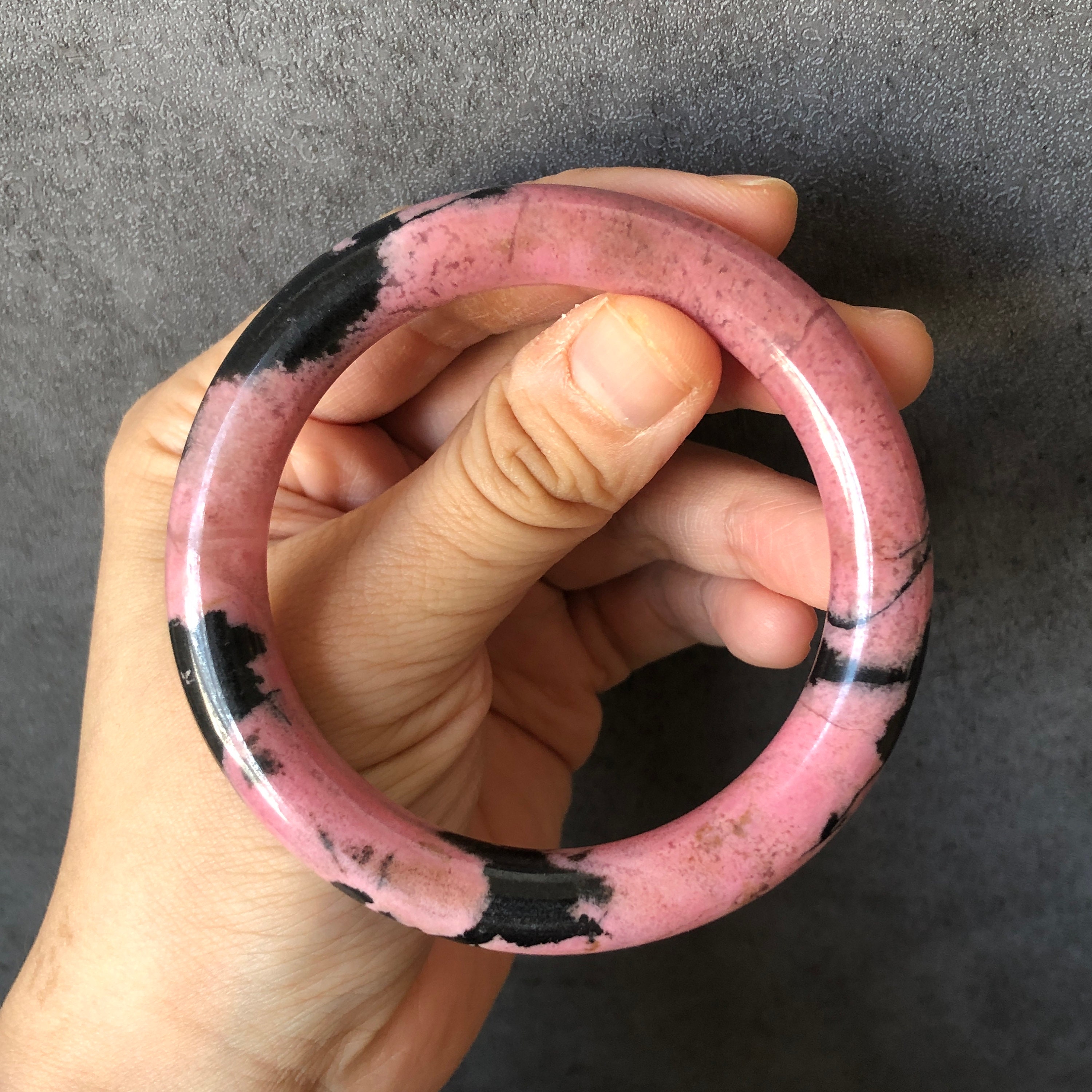 天然石 ロードナイト くり抜き バングル ブレスレット ピンク 57 mm 高品質天然ロードナイト バングル ブレスレット | ピンクの顆粒