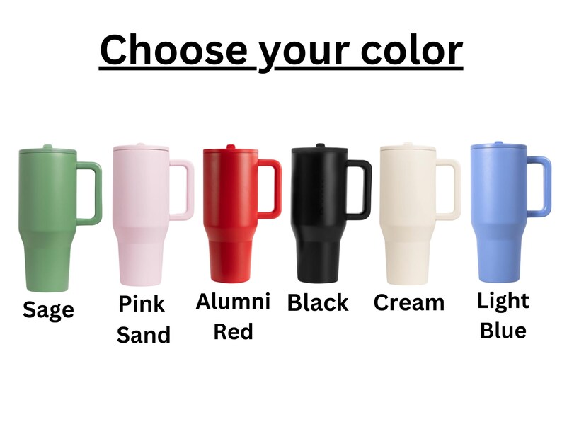 Puede incluir: Una selecci&oacute;n de tazas de viaje aisladas en varios colores, incluyendo salvia, rosa arena, rojo, negro, crema y azul claro. Cada taza tiene un asa y una tapa, con el texto "Choose your color" encima.