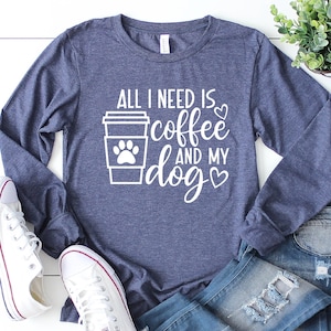 All I Need Is Coffee And My Dog Koszulka z długim rękawem, Koszulka dla miłośników psów, Koszulka z długim rękawem dla miłośników kawy, Koszulka dla właścicieli psów, Prezent dla miłośników psów