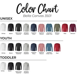Op de afbeelding: Kleurenkaart voor Bella Canvas 3501 longsleeve shirts in verschillende kleuren, waaronder wit, zwart, donkergrijs melange, atletisch melange, marineblauw melange, mauve melange, donkerblauw melange, legergroen, rood en bordeauxrood. De kaart toont de beschikbare kleuren voor unisex, jeugd en peutermaten.
