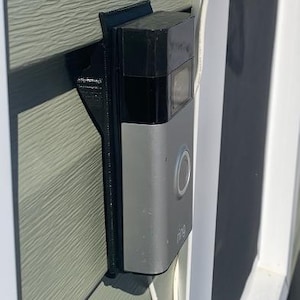 Ring Battery Doorbell Pro 用ビニールサイディングマウント - ビニールにネジは不要 - 3 インチから 5 インチまでのダッチラップを含むあらゆるビニール