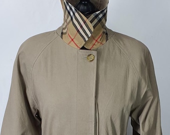 Burberry Vintage single breasted trench coat in a very good condition Women Size UK 8