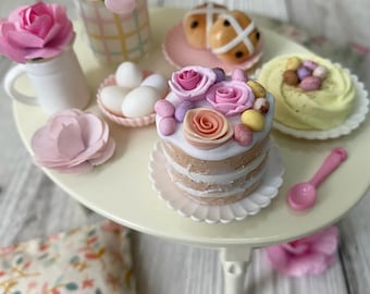 Miniature large roses and mini egg cake