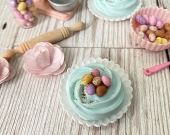 Miniature Meringue with mini eggs