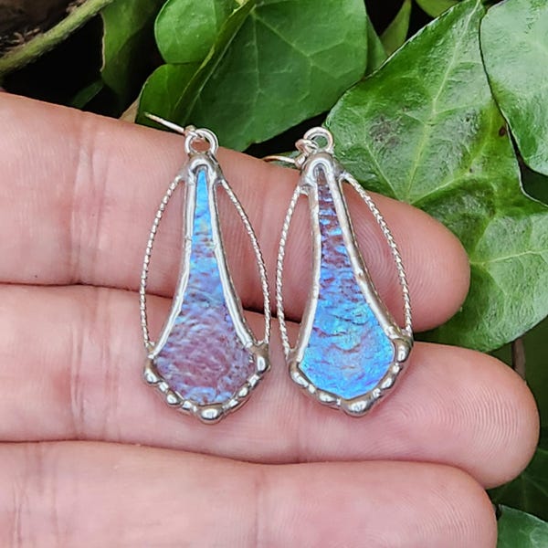 Handgemaakte glas-in-loodoorbellen: iriserende bungelsieraden