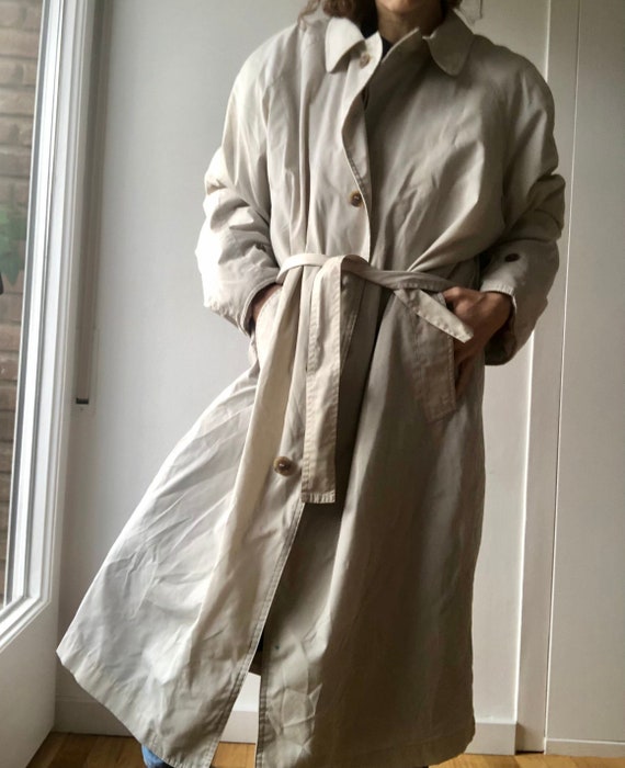Vintage  unisex trench coat. Belted oversize beig… - image 1