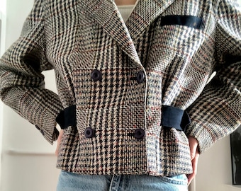 Vintage plaid blazer in wool with leather collar. 80s era. Women size M